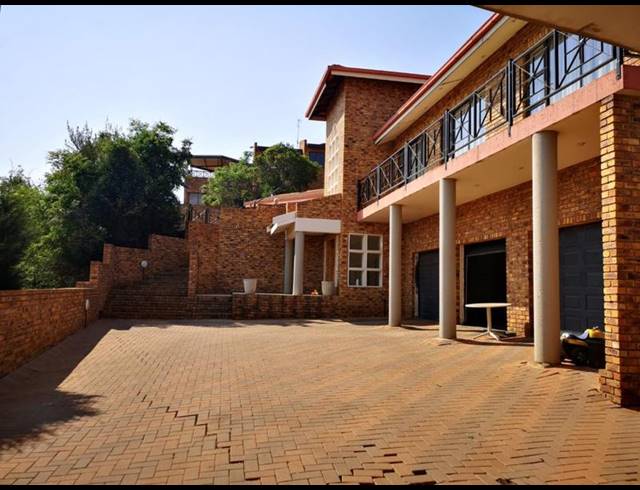 4 BEDROOM HOUSE FOR SALE IN GLENVISTA